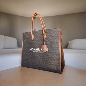 Michael Kors Logo Large Tote